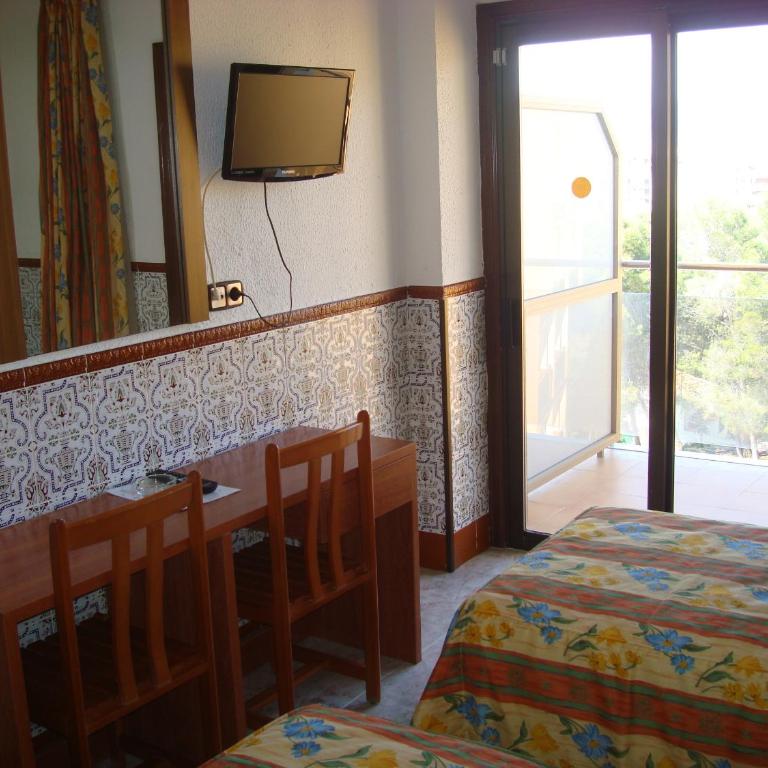 Hotel Univers - Habitación Doble con vistas a la piscina - 1 o 2 camas - 4