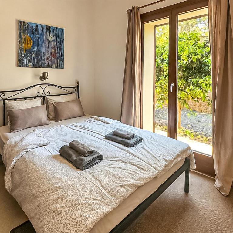 Salvete - Four-Bedroom House - 9