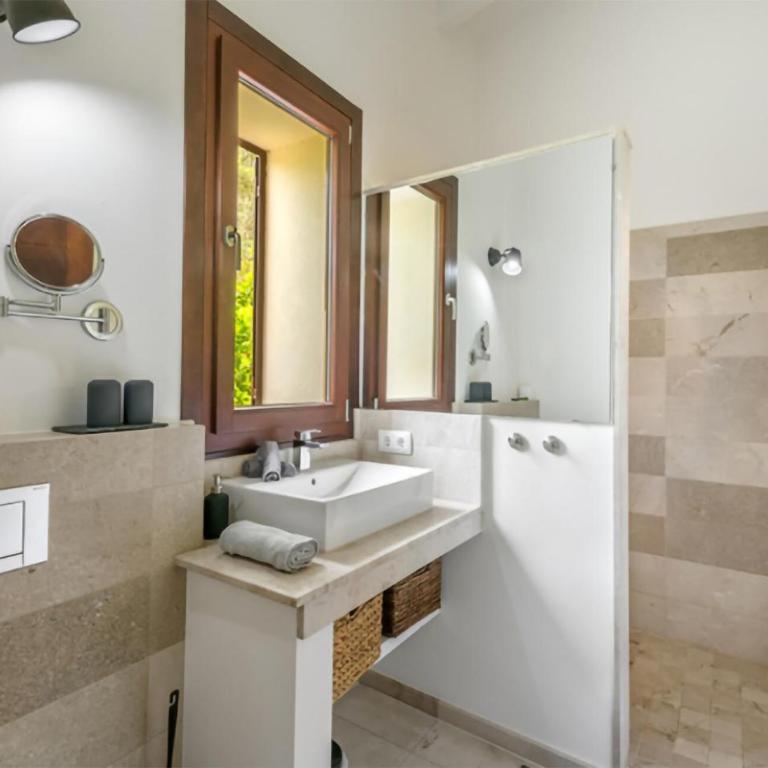 Salvete - Four-Bedroom House - 15
