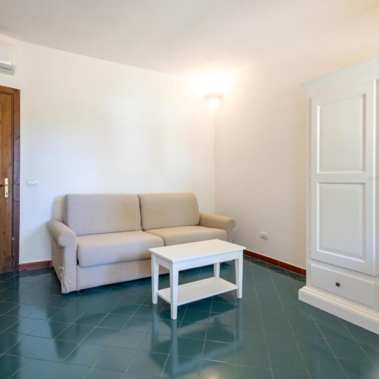 Hotiday Punta Sardegna - Appartamento Comfort con 2 Camere da Letto - 9