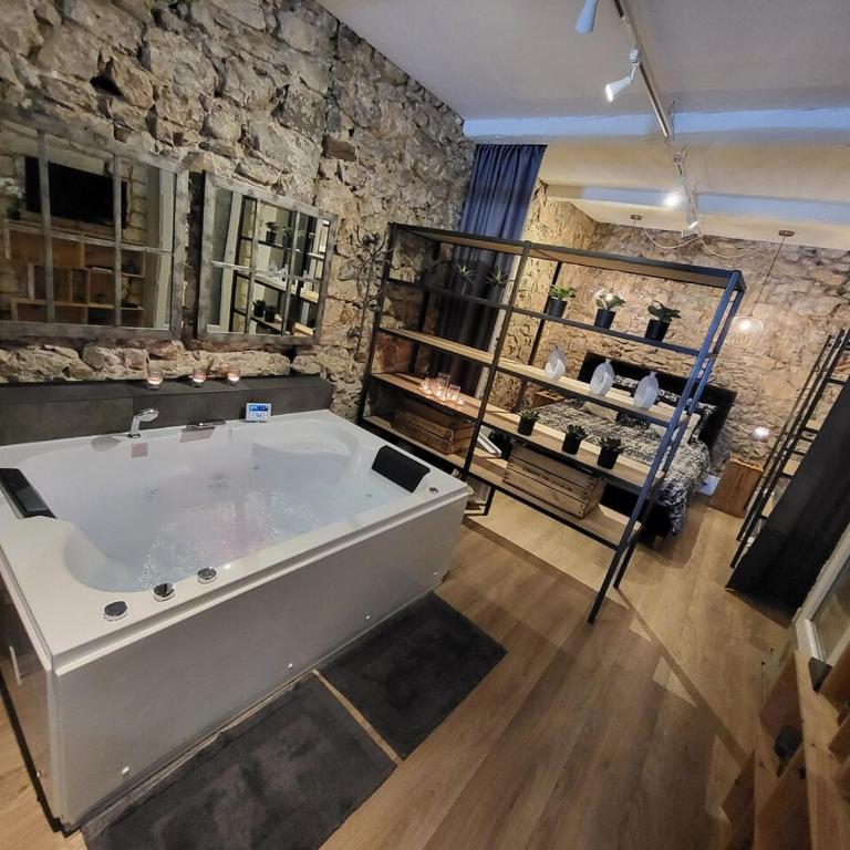 Le 79 Balnéo Loft Déco Authentique Centre climatisation - Appartement - 7