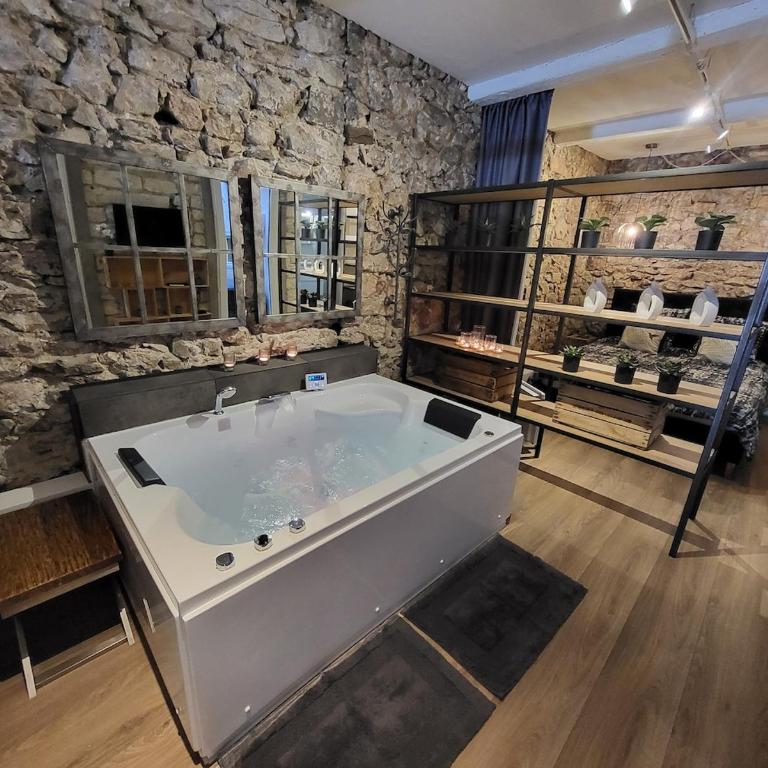 Le 79 Balnéo Loft Déco Authentique Centre climatisation - Appartement - 1