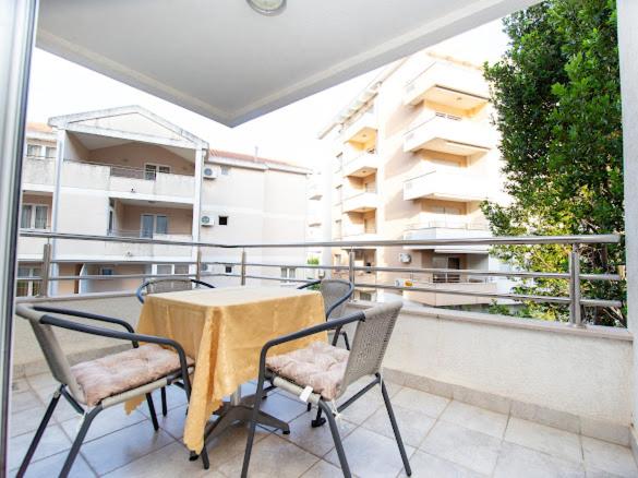 Modern Apartment 200 m from the Beach - Apartman sa 2 Spavaće Sobe i Pogledom na Vrt - 9
