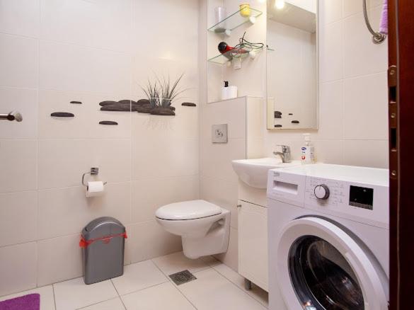 Modern Apartment 200 m from the Beach - Apartman sa 2 Spavaće Sobe i Pogledom na Vrt - 11