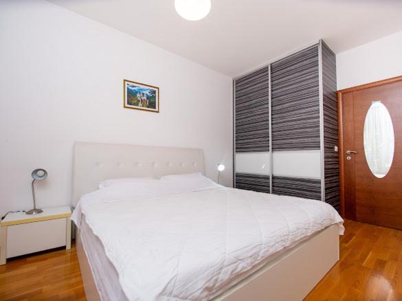 Modern Apartment 200 m from the Beach - Apartman sa 2 Spavaće Sobe i Pogledom na Vrt - 15