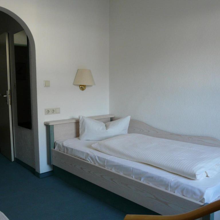 Hotel Roter Hahn - Bed & Breakfast - Budget Einzelzimmer - 4