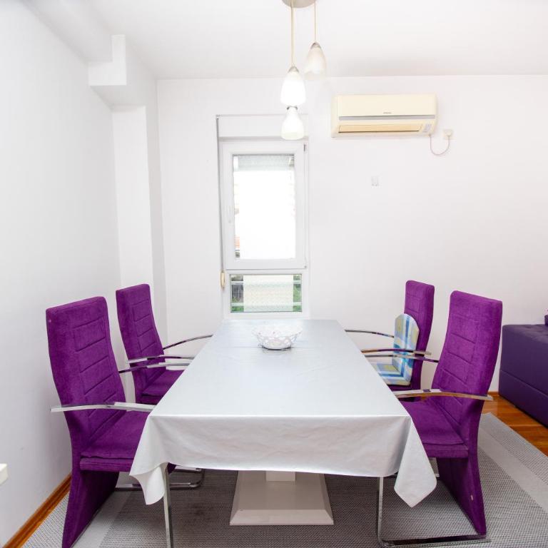 Modern Apartment 200 m from the Beach - Apartman sa 2 Spavaće Sobe i Pogledom na Vrt - 13