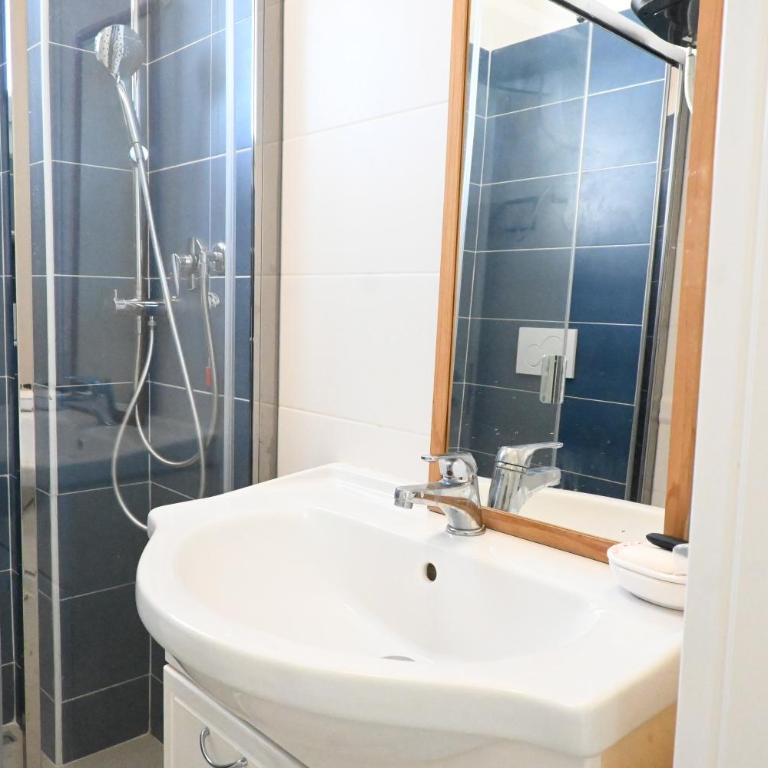 M449 - Marcelli, trilocale con posto auto e spiaggia privata - Two-Bedroom Apartment - 11