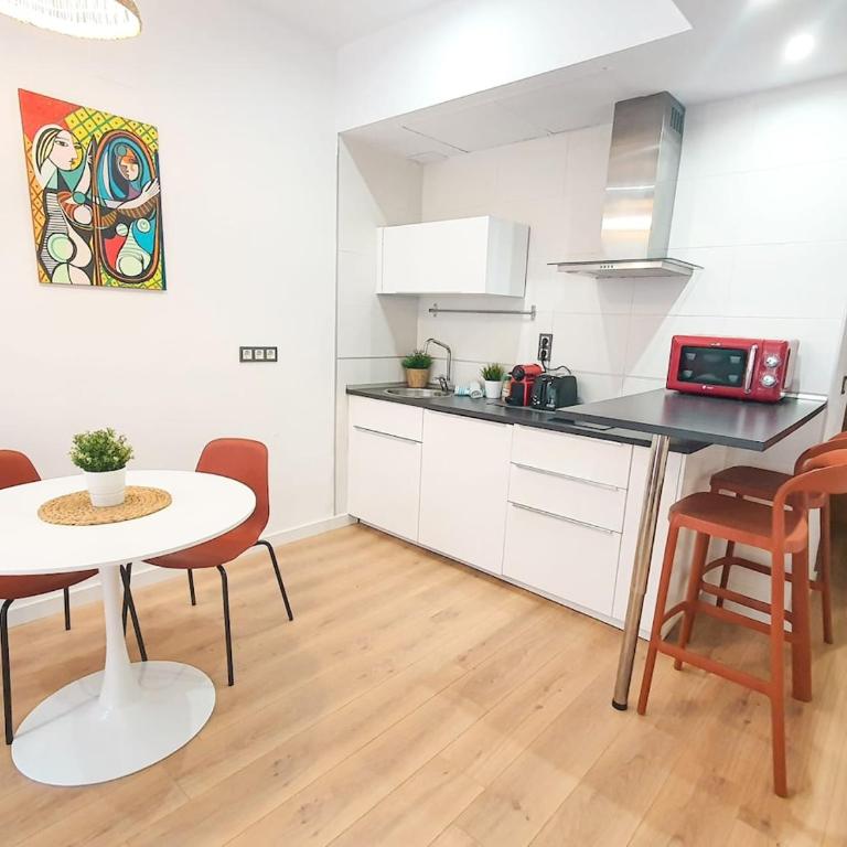 Modern Studio with Pool - Málaga Center - One-Bedroom Apartment - 2