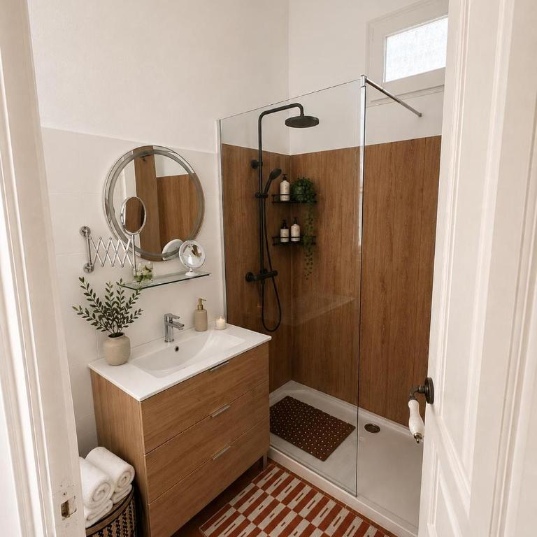 Van Gogh Flat By La Gobernanta - Three-Bedroom Apartment - 16