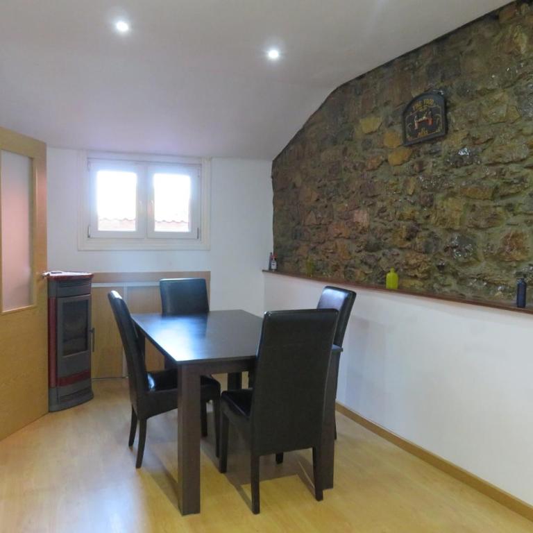 Cimadevilla, near the beach - Three-Bedroom Apartment - 16