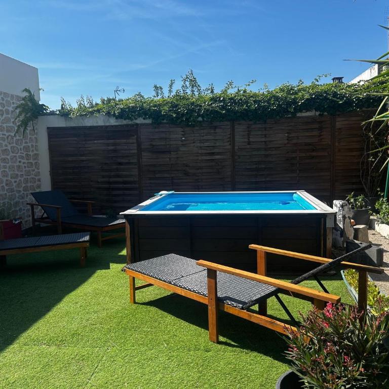 Pleasant house with garden and pool - Vacation Home - 7