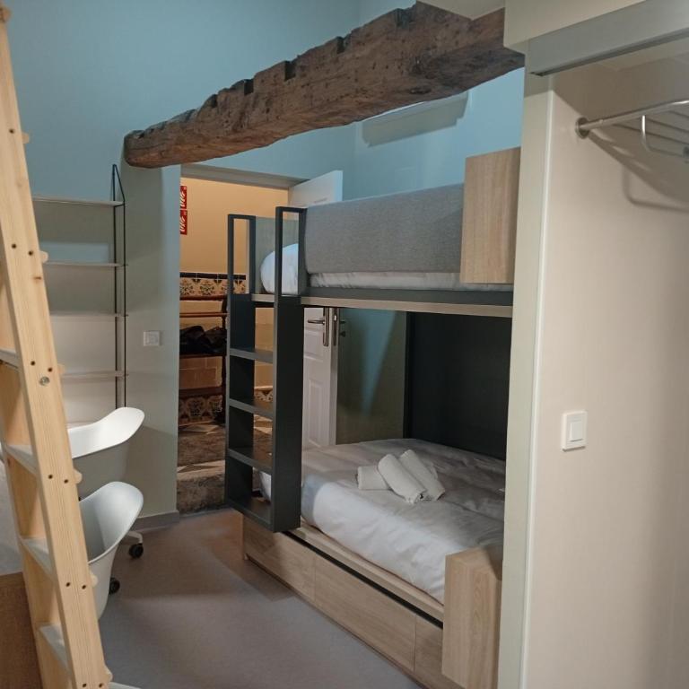 Loureiros Dorm - Double Room with Private Bathroom - 3