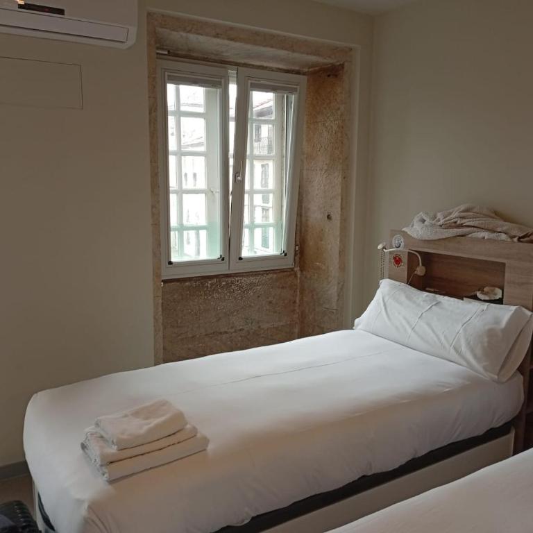 Loureiros Dorm - Double Room with Private Bathroom - 2