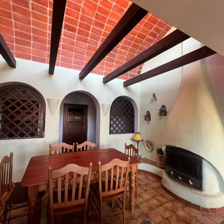 Vall gran 12 - Four-Bedroom House - 15