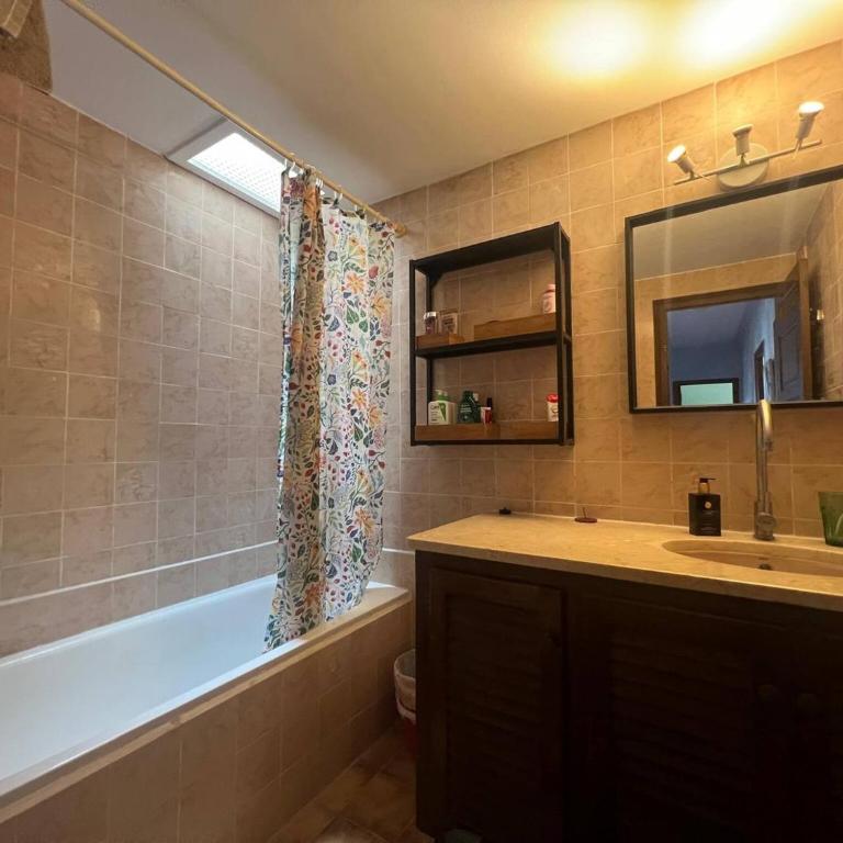 Vall gran 12 - Four-Bedroom House - 18