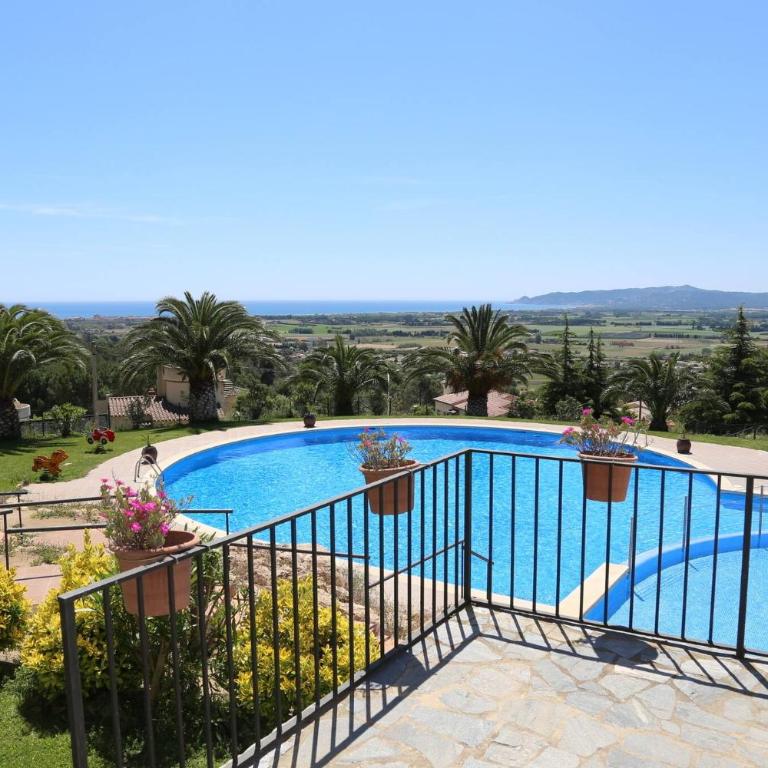 Torre vella 165 - Three-Bedroom House - 3