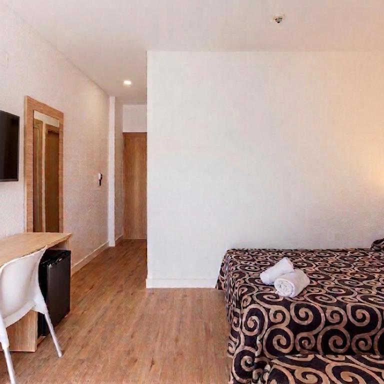 Tossa Beach Center - Habitación Doble con balcón - 1 o 2 camas - 2