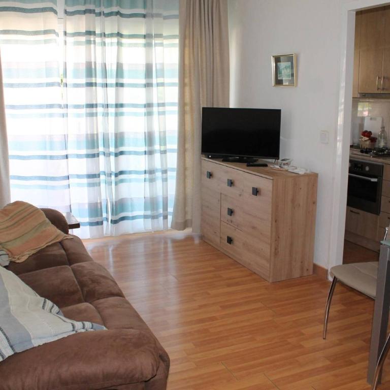 Sur Alf Apartement 200 meter from the beach - Three-Bedroom Apartment - 2
