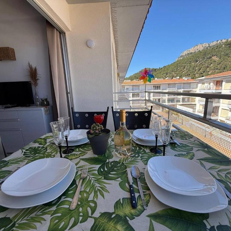 Lovely apartment just 600 meters from the beach - Two-Bedroom Apartment with Pool View - 22