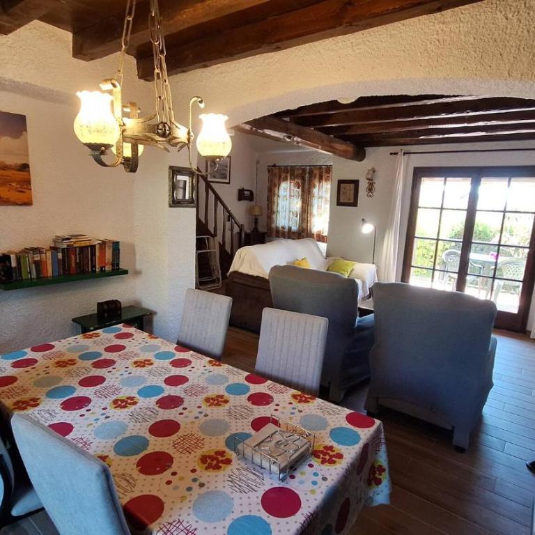 Les Oliveres 33 - Three-Bedroom House - 15