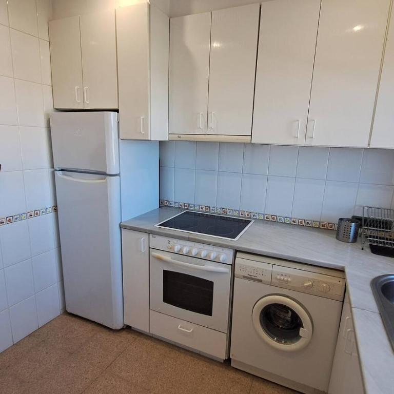 Mediterrània 21 - Three-Bedroom House - 34