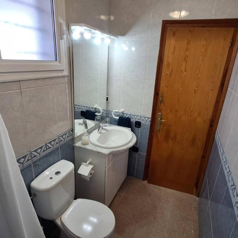 Mediterrània 21 - Three-Bedroom House - 37