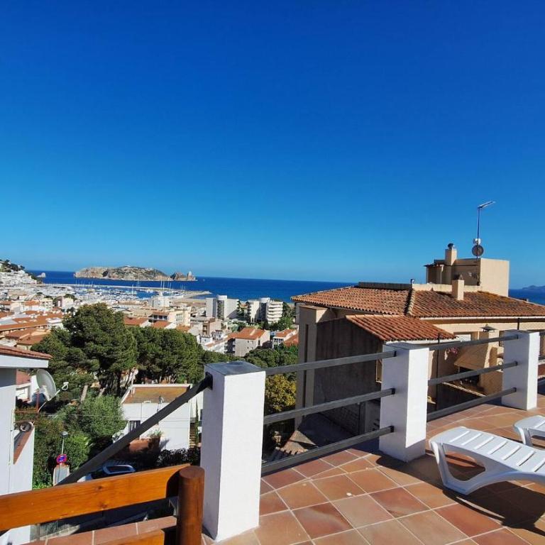 Mediterrània 21 - Three-Bedroom House - 38