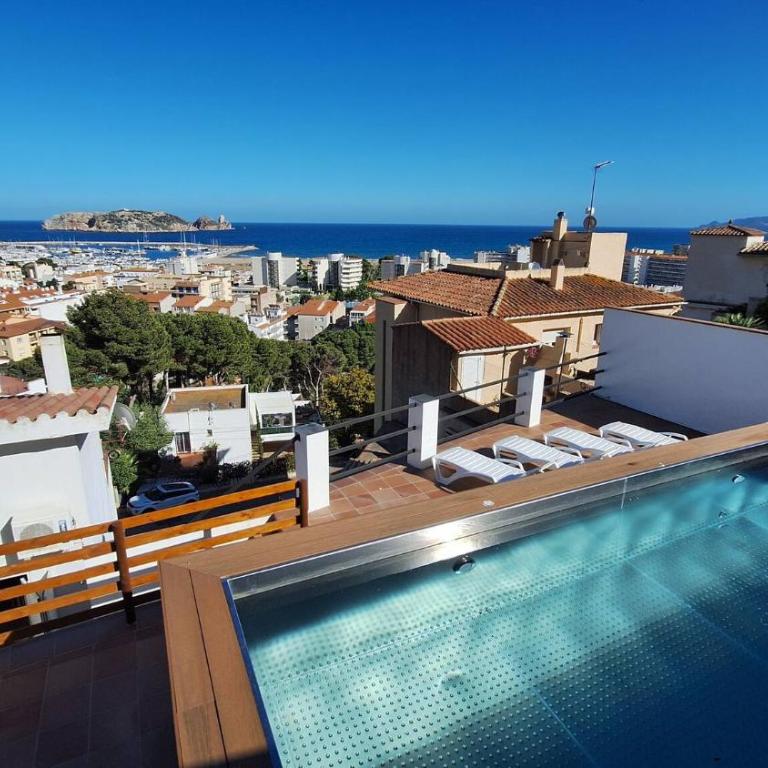 Mediterrània 21 - Three-Bedroom House - 44