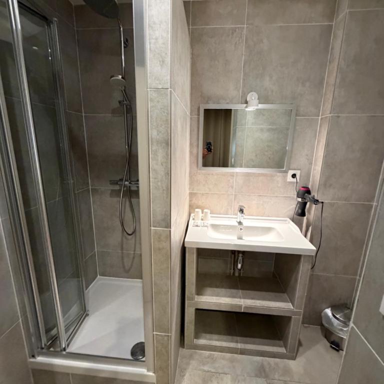 Hotel Azur - Chambre Double Confort - 16