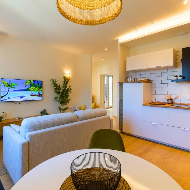 FRONTE MARE - Casa con Terrazzo con Free Parking e free WiFi - Appartamento con 1 Camera da Letto - 1