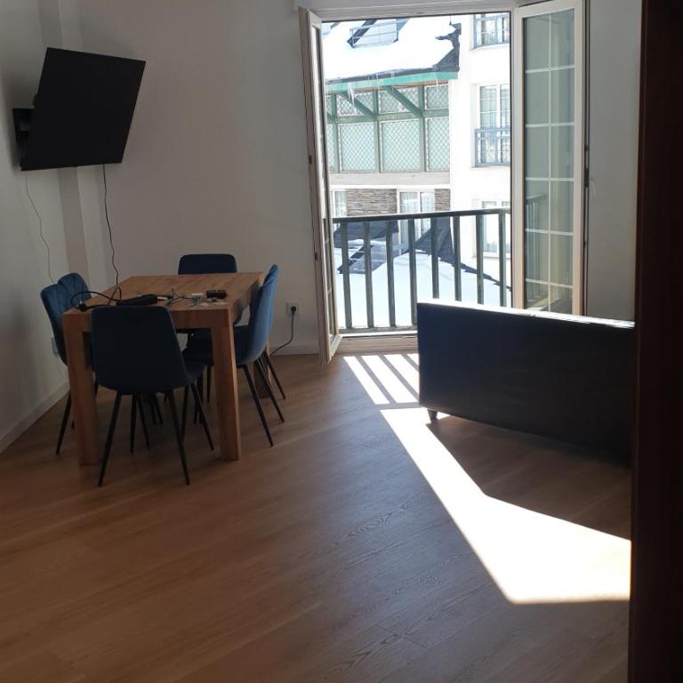 Enebro Pie de Pista Plaza Andalucía - One-Bedroom Apartment with Balcony and Mountain View - 10