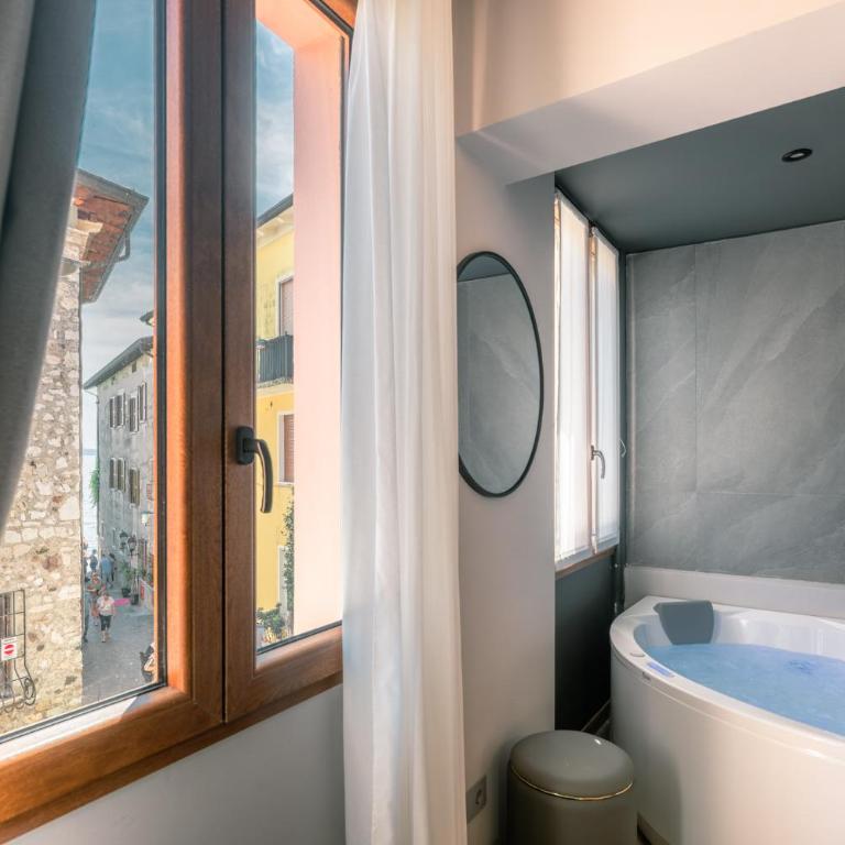 Boutique Casa Giulietta Sirmione - Suite con Vasca Idromassaggio - 1