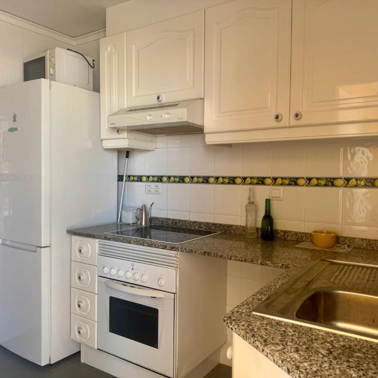 Adosado llandero LOCDENIA - Three-Bedroom Apartment - 4