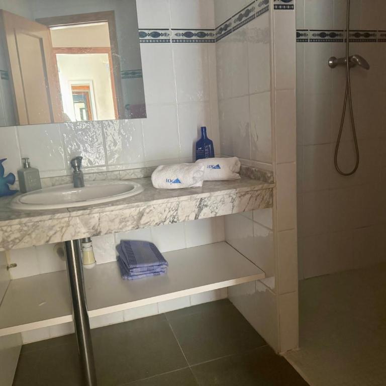 Adosado llandero LOCDENIA - Three-Bedroom Apartment - 10