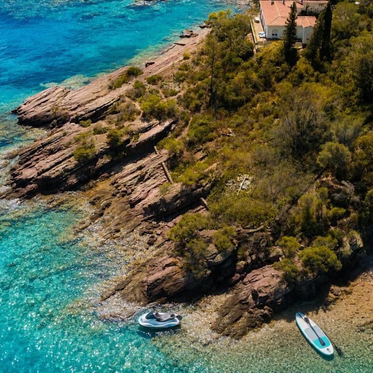 Villa provençale authentique front de mer piscine et plage privée - Villa - 1