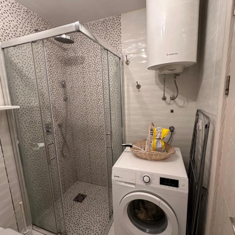 Spectacular Two Bedroom Apartment with Parking - Apartman sa 2 Spavaće Sobe - 9