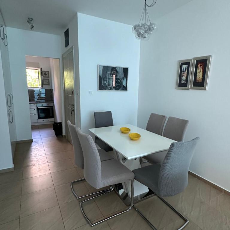 Spectacular Two Bedroom Apartment with Parking - Apartman sa 2 Spavaće Sobe - 10