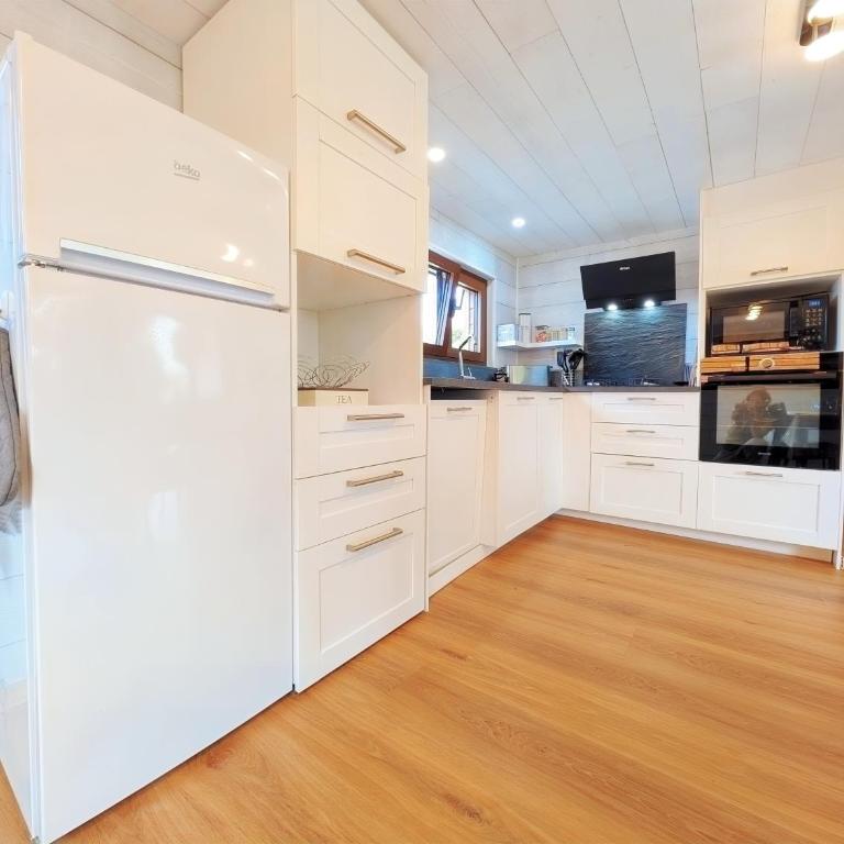Le Chalet 48 au bord du lac avec piscine & parking gratuit - mer et centre ville à moins de 5 minutes en voiture - Chalet 3 Chambres - 26