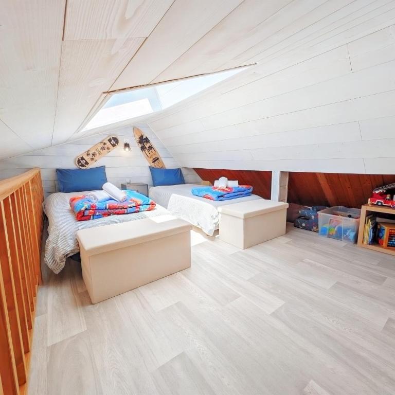 Le Chalet 48 au bord du lac avec piscine & parking gratuit - mer et centre ville à moins de 5 minutes en voiture - Chalet 3 Chambres - 7