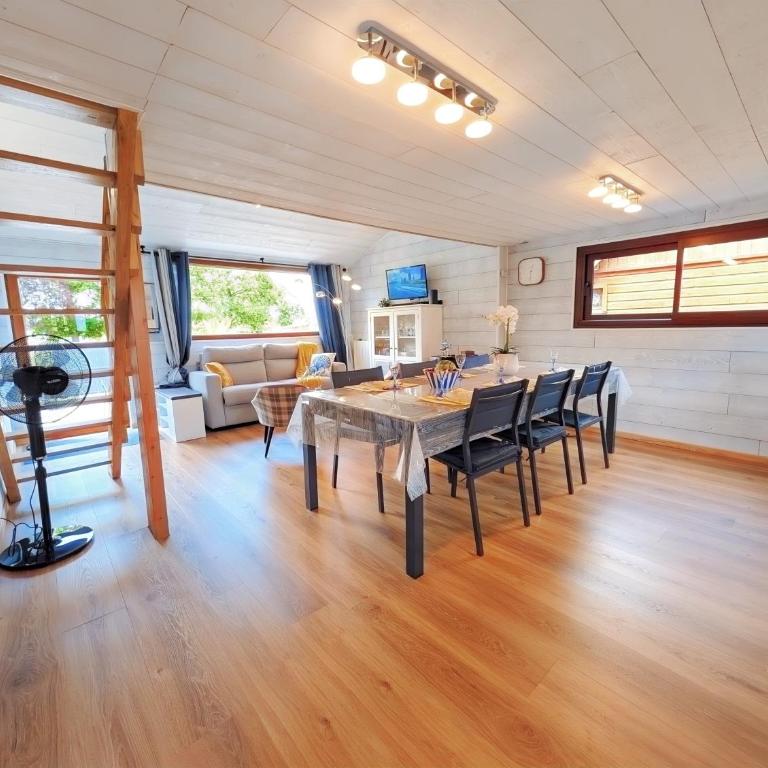 Le Chalet 48 au bord du lac avec piscine & parking gratuit - mer et centre ville à moins de 5 minutes en voiture - Chalet 3 Chambres - 13