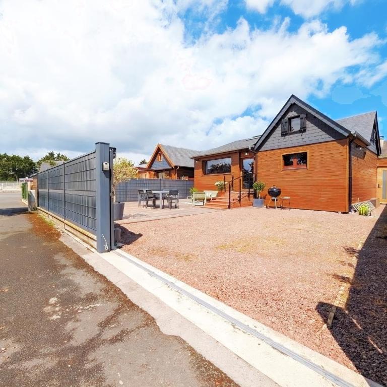 Le Chalet 48 au bord du lac avec piscine & parking gratuit - mer et centre ville à moins de 5 minutes en voiture - Chalet 3 Chambres - 31