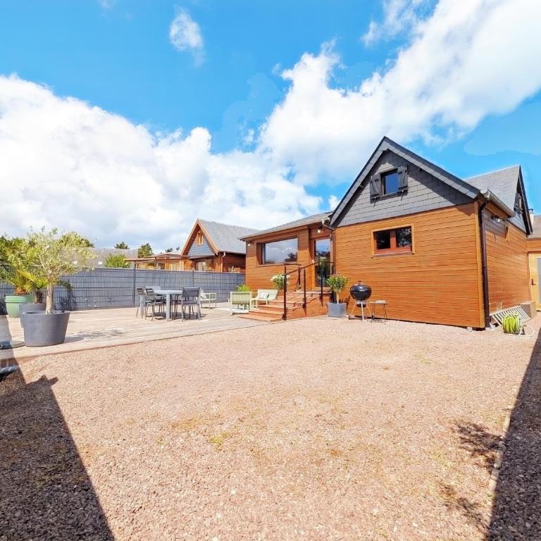 Le Chalet 48 au bord du lac avec piscine & parking gratuit - mer et centre ville à moins de 5 minutes en voiture - Chalet 3 Chambres - 35