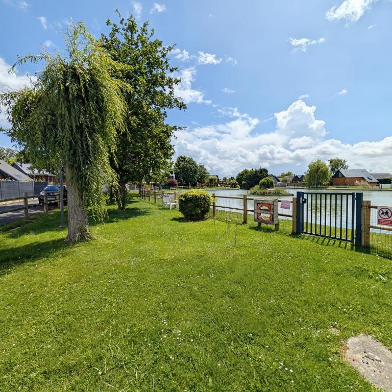 Le Chalet 48 au bord du lac avec piscine & parking gratuit - mer et centre ville à moins de 5 minutes en voiture - Chalet 3 Chambres - 15