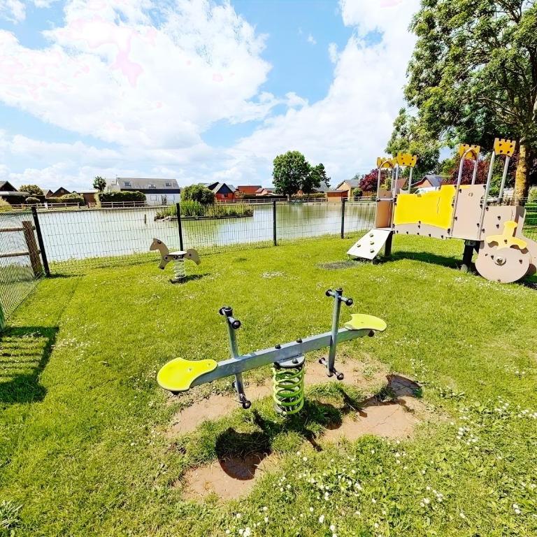 Le Chalet 48 au bord du lac avec piscine & parking gratuit - mer et centre ville à moins de 5 minutes en voiture - Chalet 3 Chambres - 3