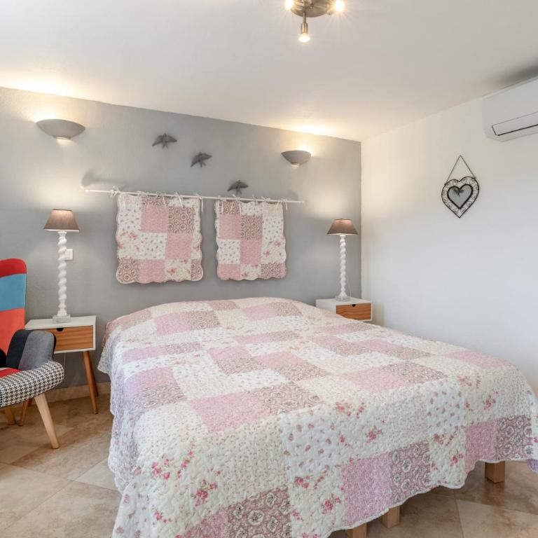 Chez Monique et sa fille Caroline - Appartement 1 Chambre - Vue sur Jardin - 11