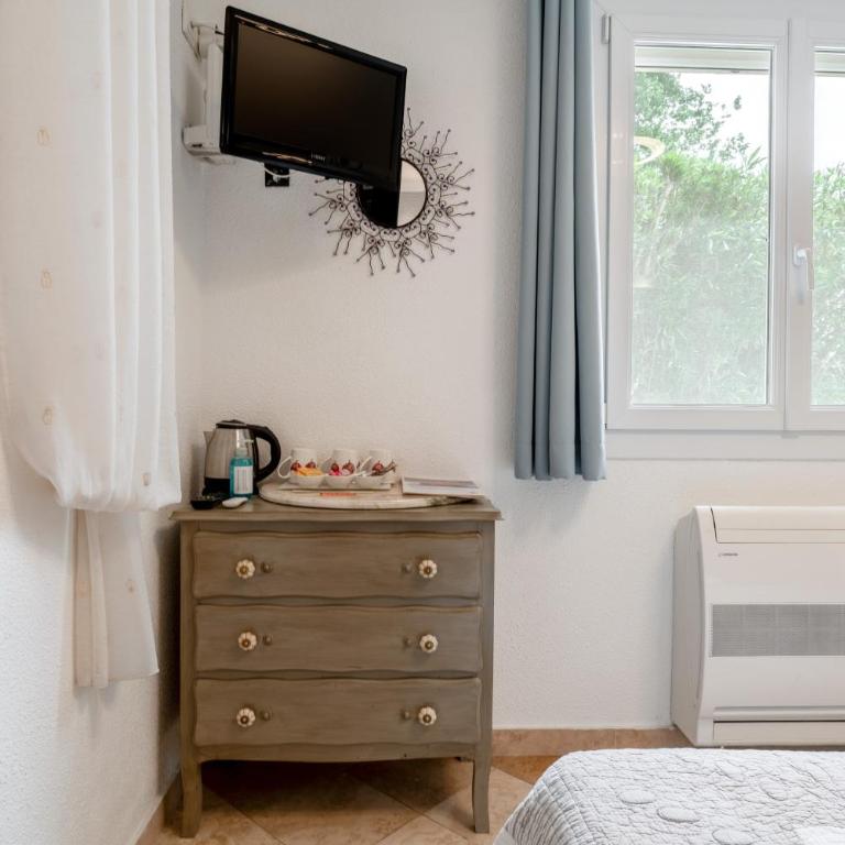 Chez Monique et sa fille Caroline - Chambre Triple avec Douche - 5
