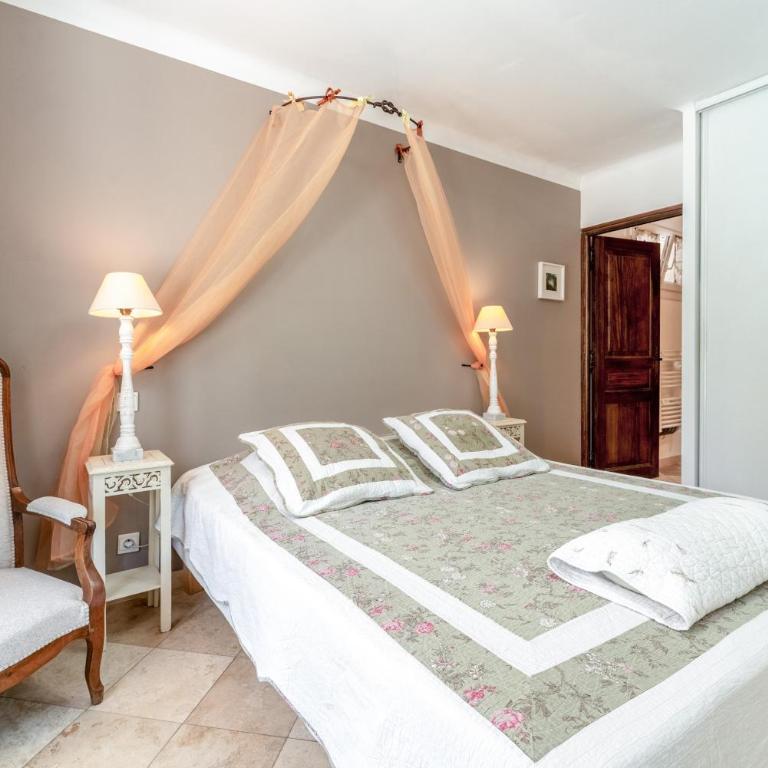 Chez Monique et sa fille Caroline - Chambre Standard Lit Queen-Size - 8