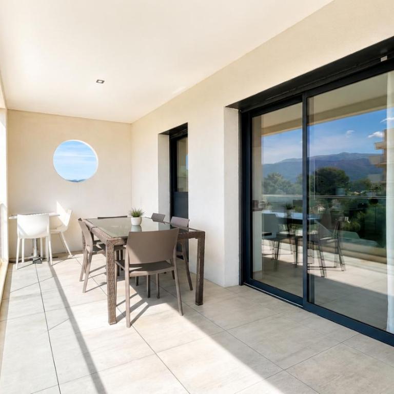 Luxueux T3 - Sur la plage - Grande Terrasse - WiFi - Appartement 2 Chambres avec Terrasse et Vue sur la Mer - 4