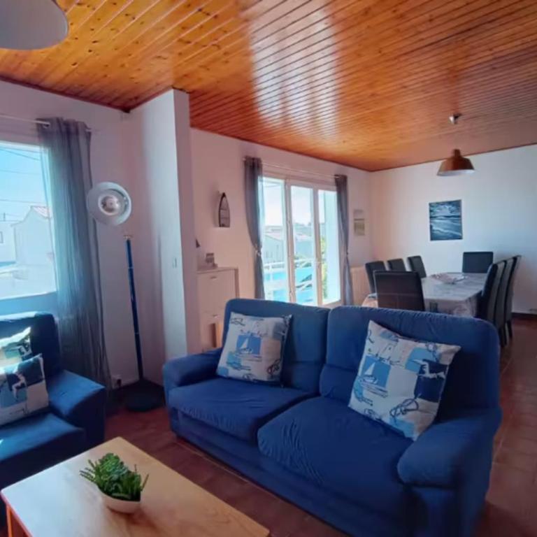 Large 200m Beach House for 14 Guests - Vacation Home - 5